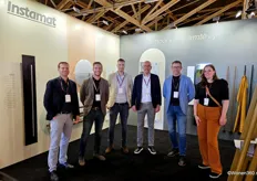 Het team van Instamat poseert voor een foto. Met een assortiment designradiatoren richt het bedrijf zich niet alleen op de consument, maar ook op de projectenmarkt. 